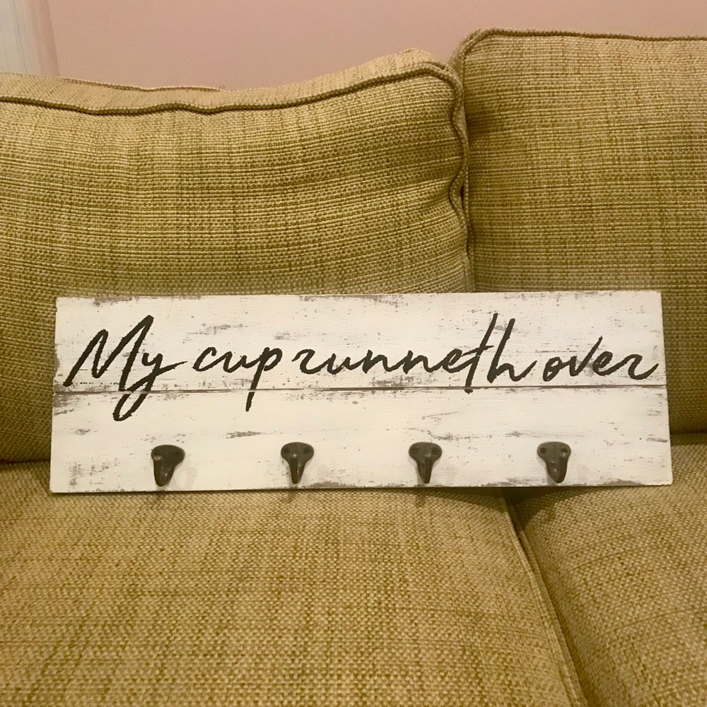 Sign with 4 hooks for coffee cups